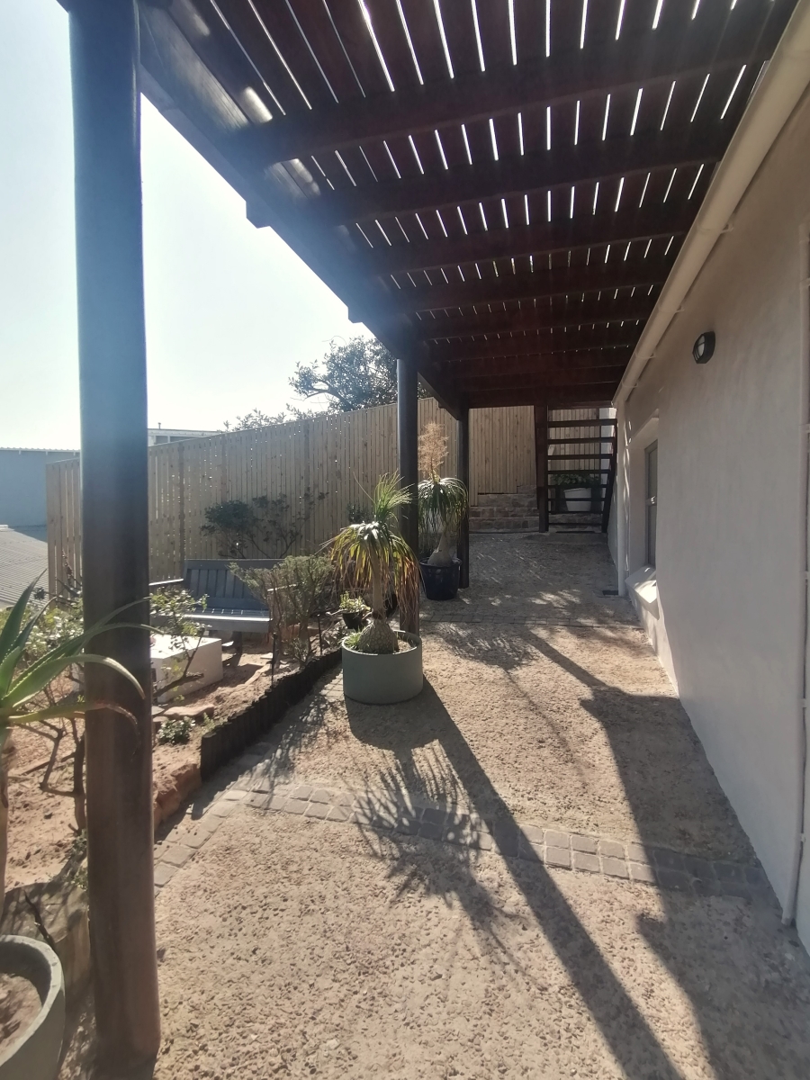 To Let 4 Bedroom Property for Rent in Glencairn Heights Western Cape